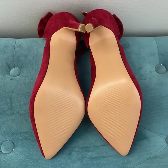 Red Heels - Picture 4 of 4